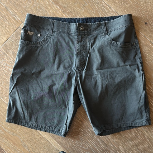 Kuhl Other - Kuhl Mens 40 Cargo Shorts khaki Hiking camping outdoors 9’ inseam Beach work
